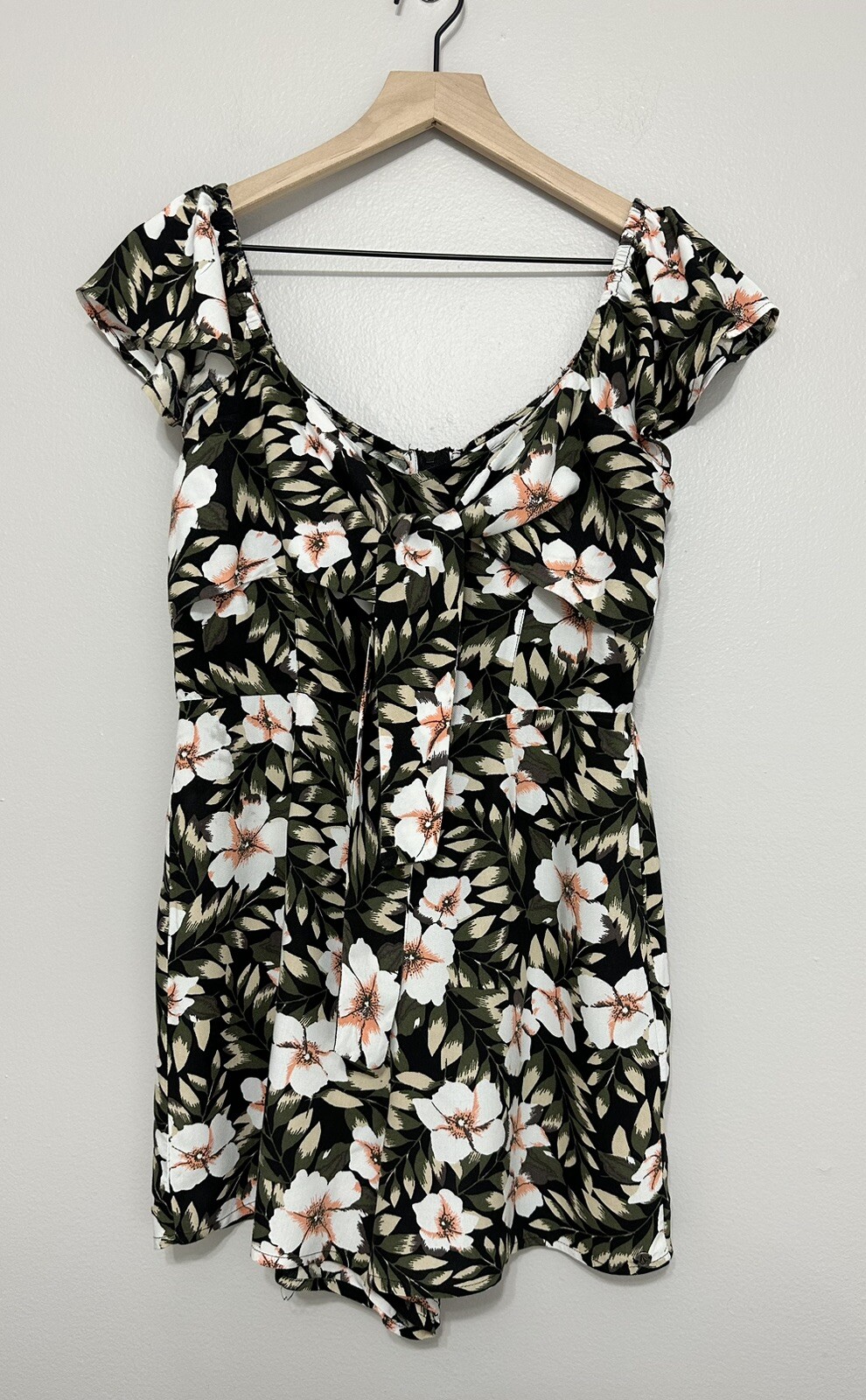 Volcom Romper Jumper Shorts Floral Print Womens Size M (8) Tie Front-image
