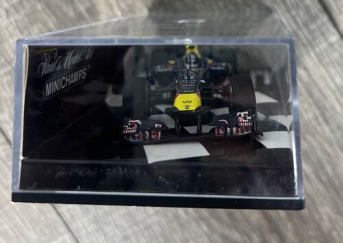Minichamps 1/43 Sebastian Vettel Red Bull RB7 Japan GP F1 World Champion 2011 - Picture 2 of 5