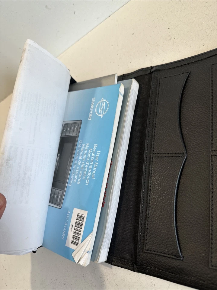 Ssangyong Kyron Owner Manuale E Custodia IN Pelle Originale 2.0Xdi 2010 Viso - Immagine 3 di 4