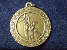 BASKETBALL MEDAL SOPH. MVC CHAMPS WAHLERT HIGH SCHOOL DUBUQUE, IOWA 1985-1986