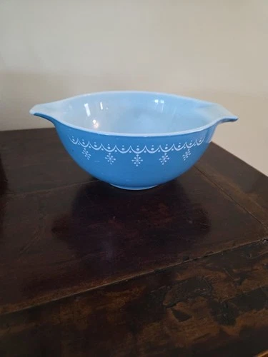 Vintage PYREX Snowflake Blue Garland Cinderella Mixing Bowl #442, Chip