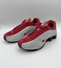 Nike Shox R4 Metálico Metálico Plateado/Equipo Carmesí [HQ1988-009] Talla Para Hombre