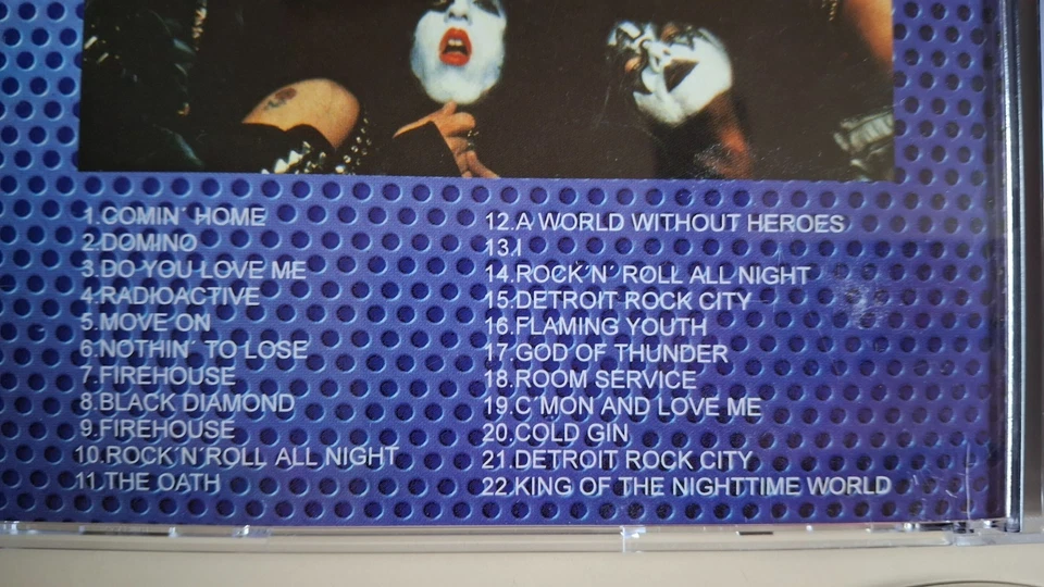 KISS - Looking in at Kiss Compilation CD TV performances Released in the 90's - Bild 2 von 2