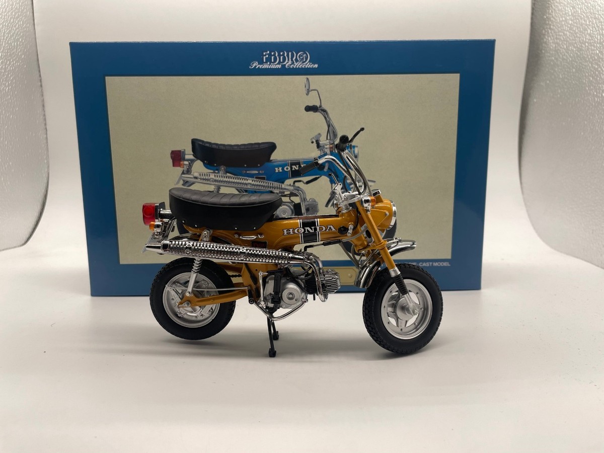 エブロ　Honda DAX70 1/10スケールモデル Ebbro 1:10 Scale DieCast Model Dax Honda ST50 1969 Motorcycle Gold