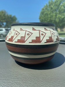 SIOUX Pottery Native American Glazed Etched Bowl, 3.5H Signed Artist Len Randall