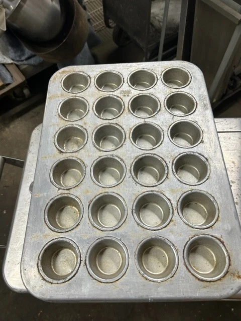 Chicago Metallic 524D Mini Muffin Pans 24 moulds