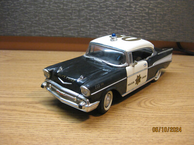 1/18 1957 CHEVROLET BELAIR HT , WH/BLACK 