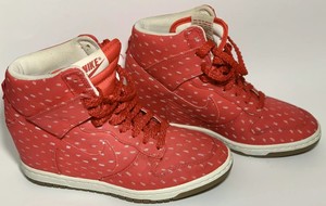 nike sky high dunks red