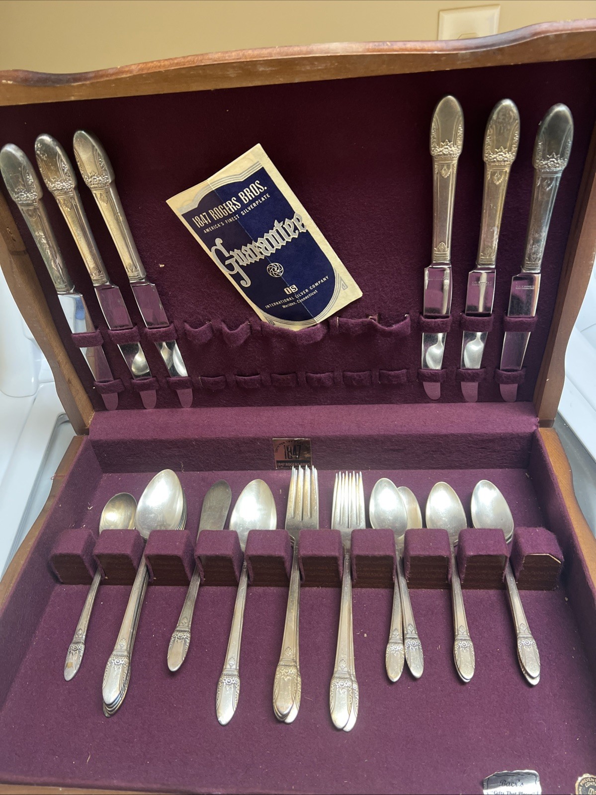Vintage 26 Piece 1847-1947 Rogers Bros FIRST LOVE Silverware Set