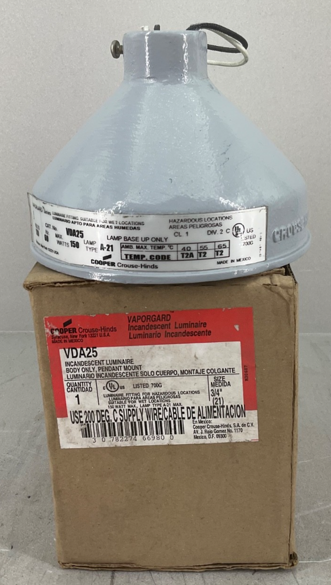 NEW CROUSE HINDS VDA25 INCANDESCENT LUMINAIRE 3/4