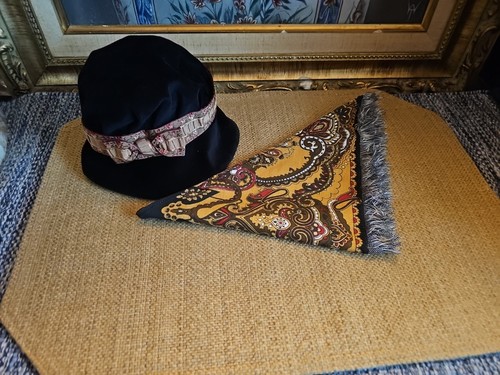 ACCESSORI CLASSICI REBECCA RAGAZZA AMERICANA ~ CAPPELLO ~ SCIALLE ~ NUOVO SENZA SCATOLA - Foto 9 di 22