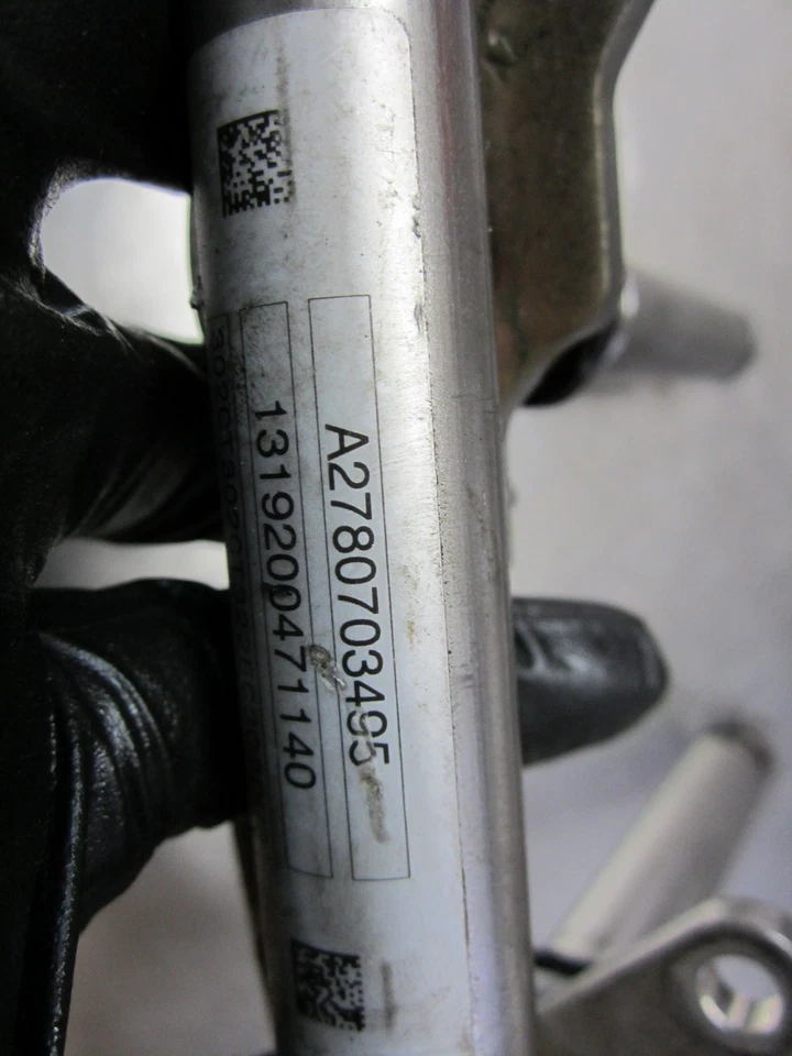 Juego de inyectores de combustible con riel de 2013 Mercedes-Benz GL550 4,6 A2780703395 Foto 3 de 4