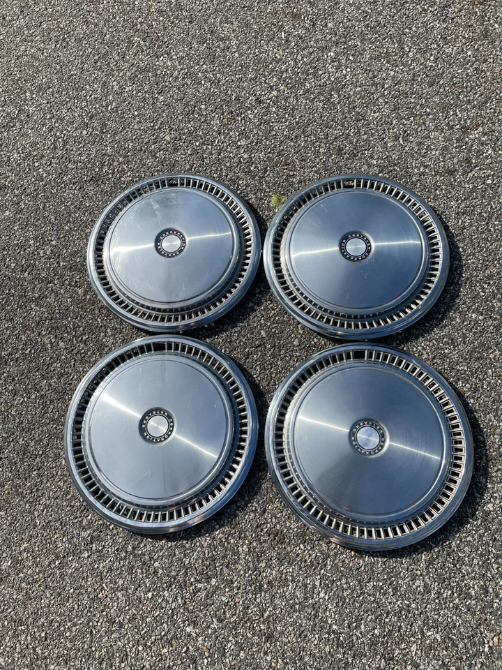 Genuine set 1979 to 1989 Dodge Diplomat D100 D150 Chrysler 15 inch hubcaps - Image 2 of 4