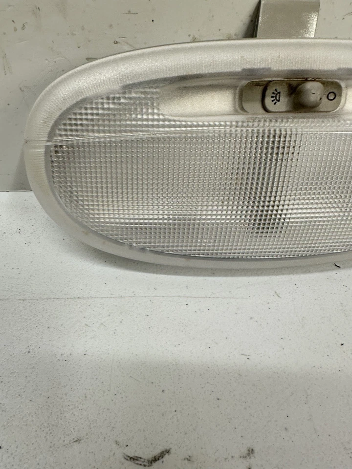 Luz de mapa domo Ford F-150 2004-2024 Econoline E-150 E-250 YF1A-13776-DE T12 Foto 2 de 4