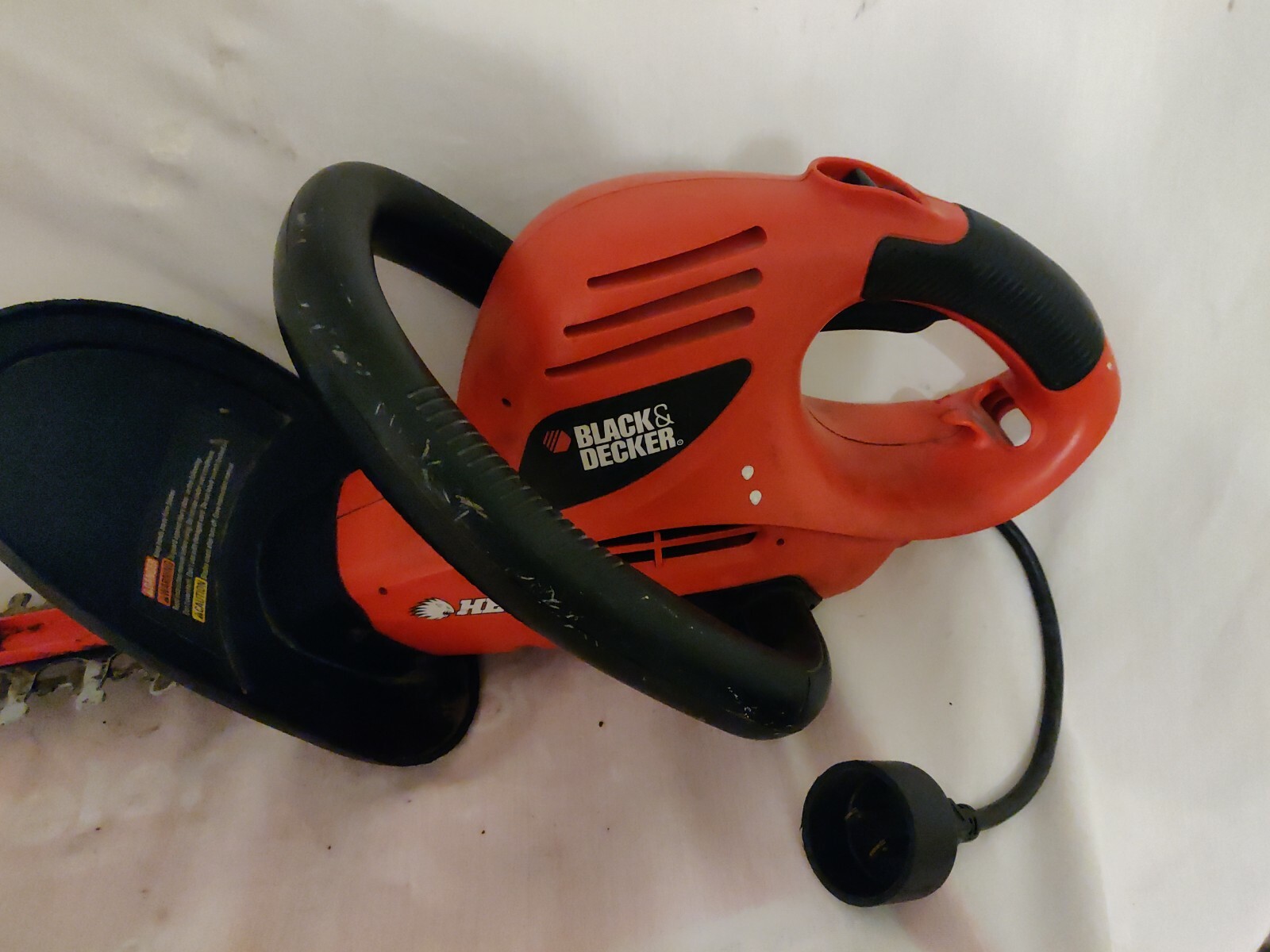 BLACK+DECKER 24-in Corded Electric Hedge Trimmer in the Hedge Trimmers  department at