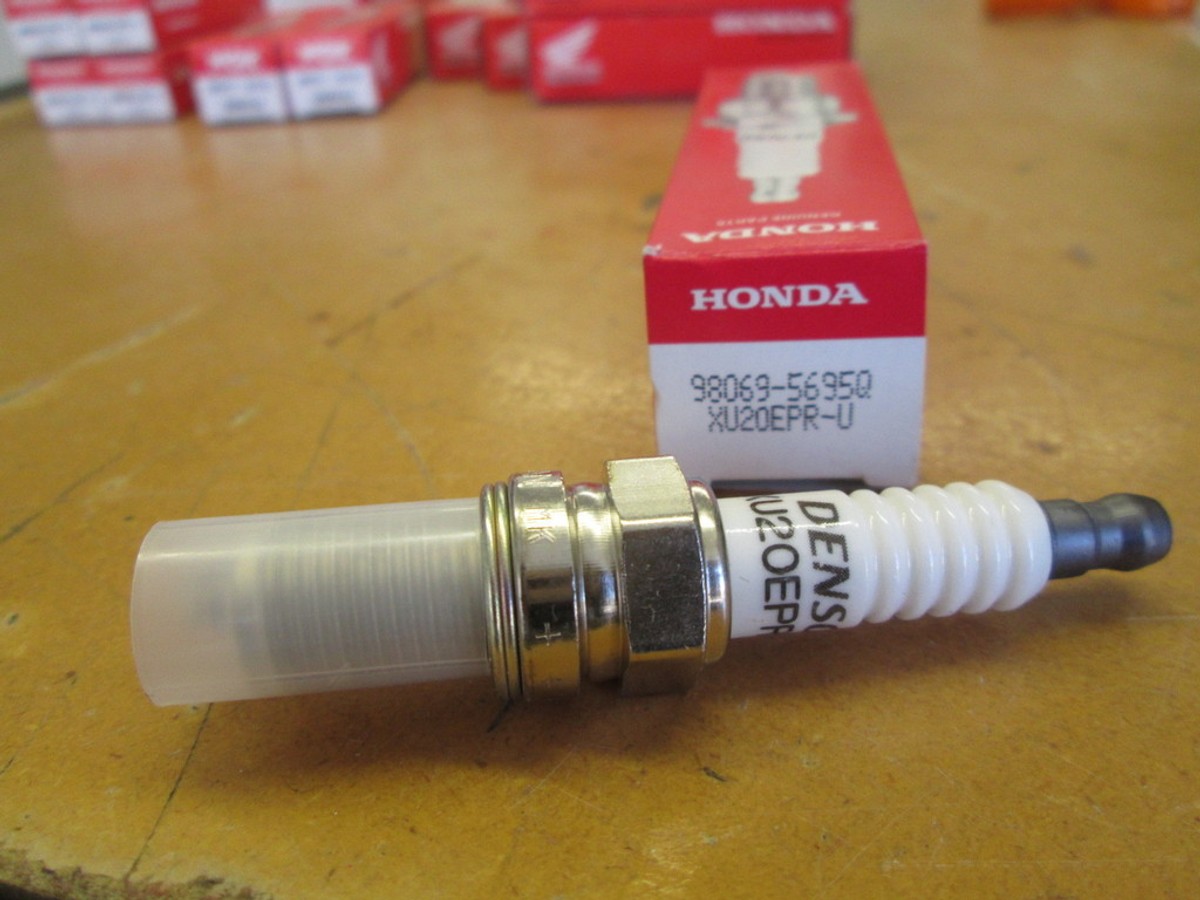 Honda Spark Plug Denso XU20EPR-U 2003-2009 VTX1300 2010-2013 VT1300 98069-5695Q