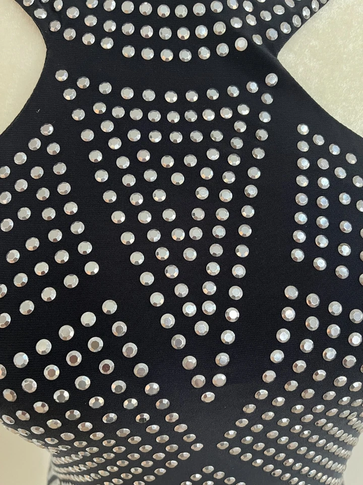 Vestido de Cóctel JOANNA CHEN Gris Gunmetal Halter con Detalle de Ojal Plateado Talla 6 Foto 4 de 4