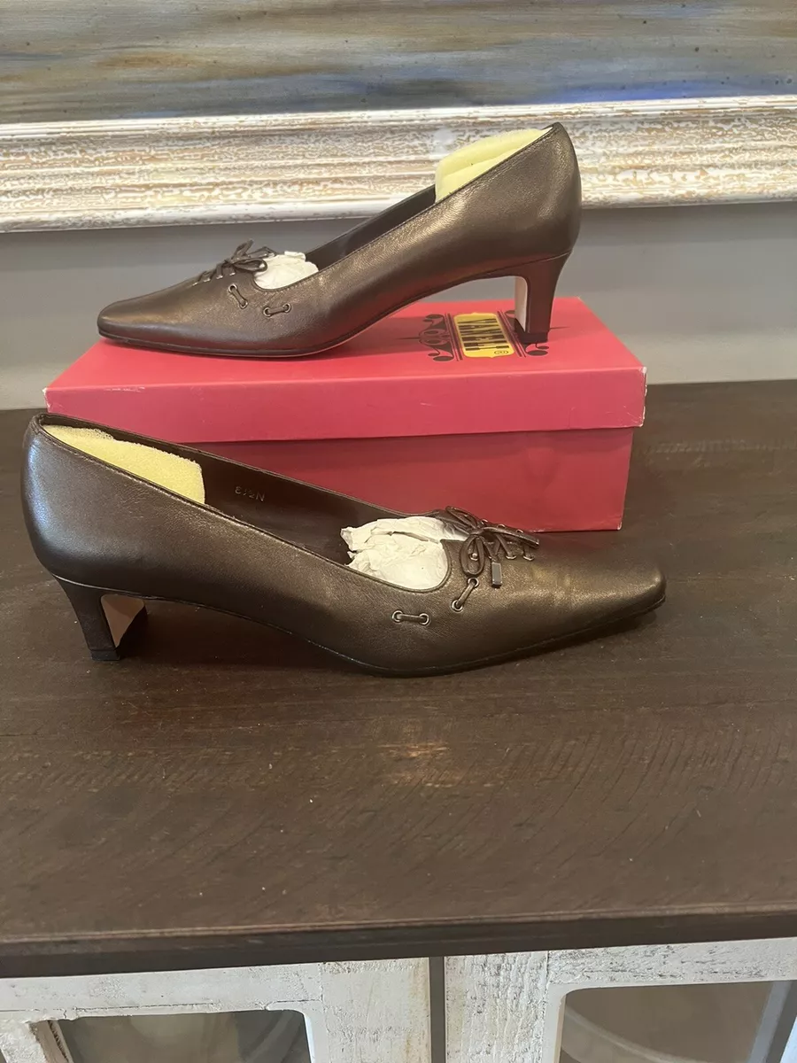 Louis Vuitton Ribbon Logo Plate Suede Heel Pumps Second Hand / Selling