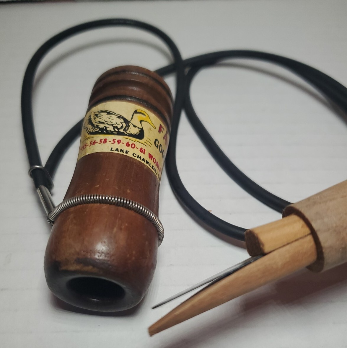 OLD VINTAGE 1960S FAULK'S CH-44 WOODEN GOOSE SINGLE REED CALL WITH LANYARD 