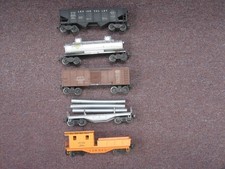 Lot of 5 Lionel Post War Freight Cars