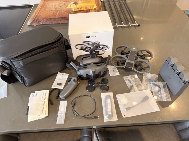 DJI Avata 2 FPV Ready to Fly More combo Bundle w/ Goggles, Controller, Hub, Case