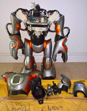FOR REPAIR WowWee Robotics RS Media Robosapien w/ power cord and manual 2006
