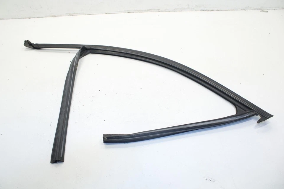 BMW 328i xDrive 2012-16 puerta delantera izquierda ventana canal de funcionamiento con moldura de sello de cinturón Foto 2 de 4