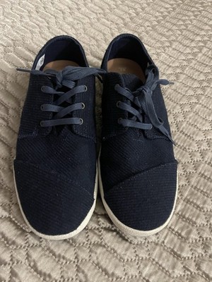 Toms Women's 8 wool/cotton textile lace up athletic shoe. Navy excellent cond