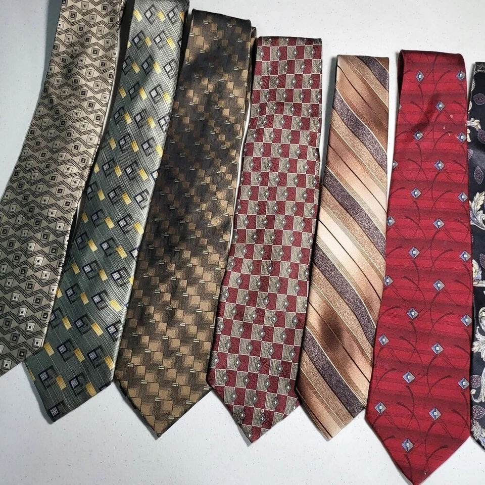 Lote de corbatas de diseñador - mezcla de seda, patrones surtidos, informales de negocios Foto 2 de 4