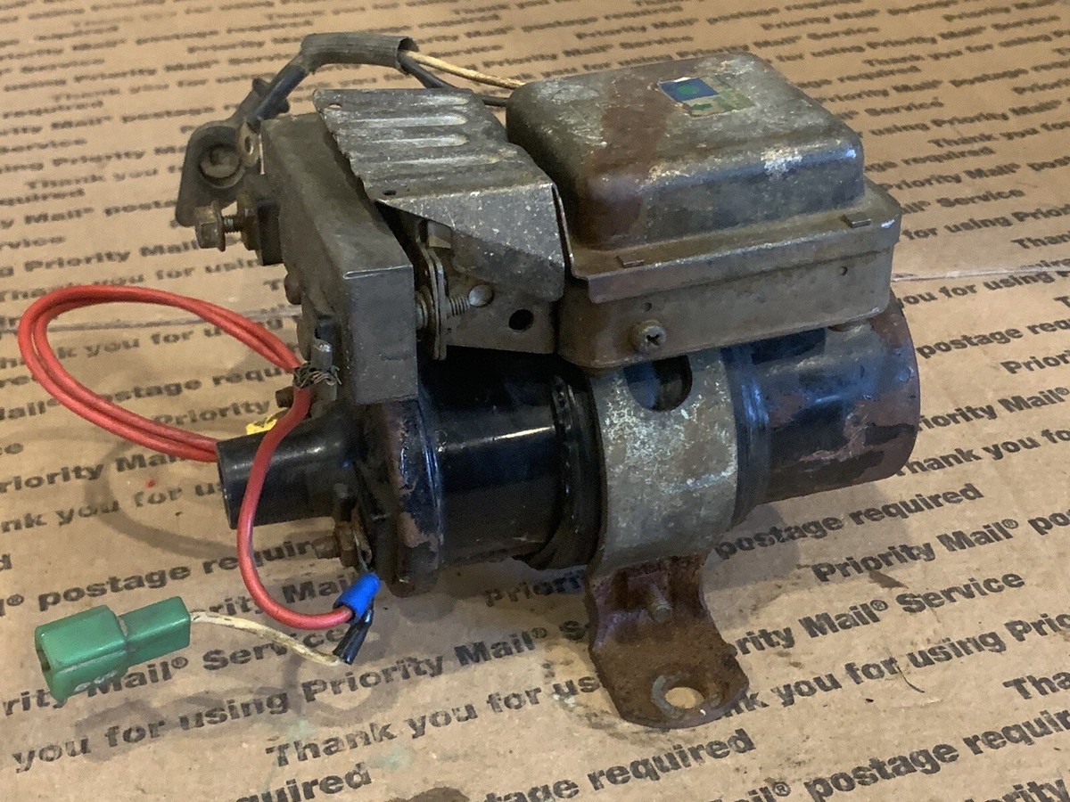 0420 ナナシ Toyota Land Cruiser Igniter With Coil Assembly 89620 60011 1976