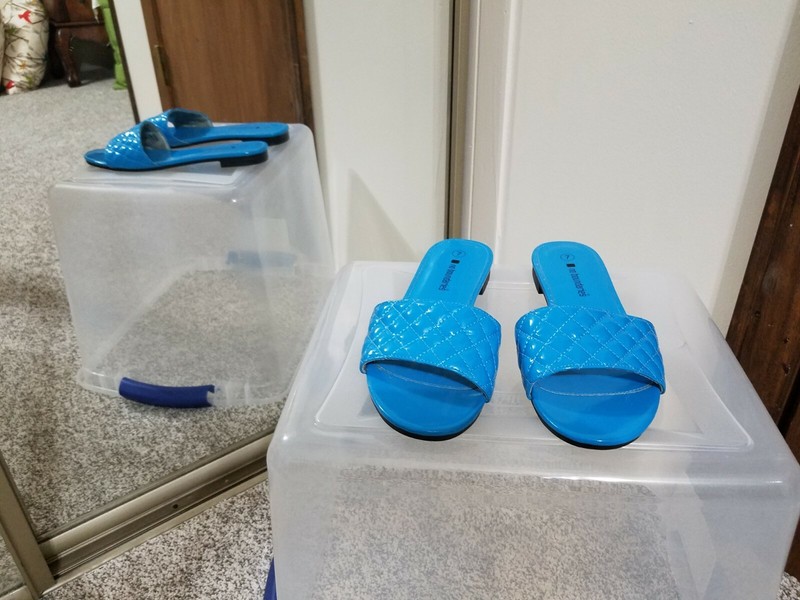 WOMEN'S NO BOUNDARIES SANDALS SIZE 7 BRIGHT BLUE