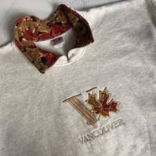 Vintage Vancouver Embroidered Maple Leaf quarter zip sweatshirt size XL