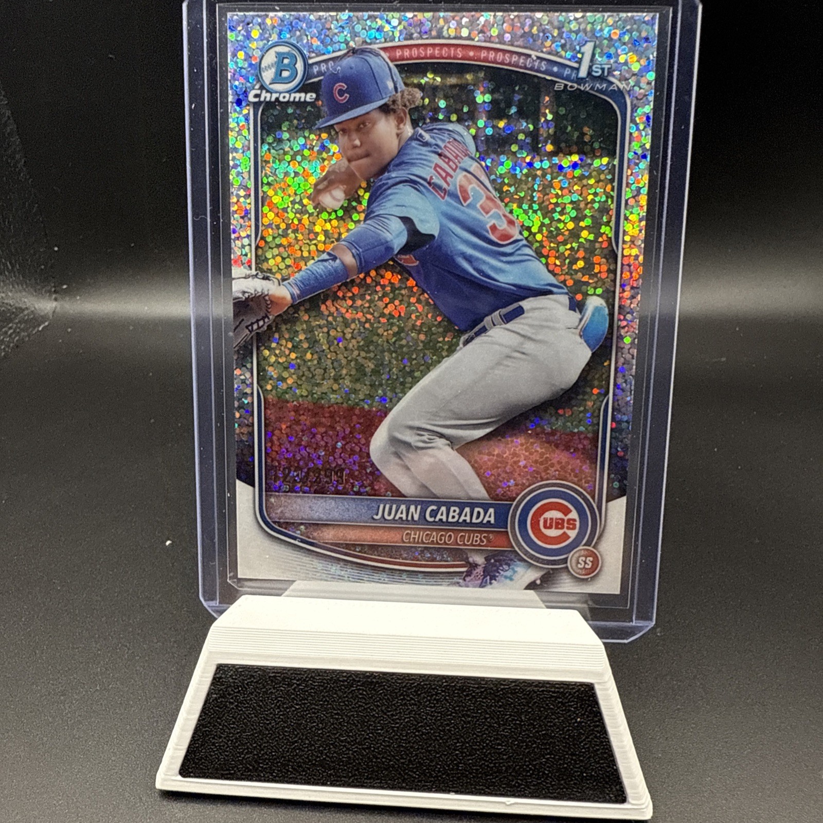 2025 Bowman Chrome Juan Cabada 1st Bowman BCP-207 Speckle Refractor /299 Cubs