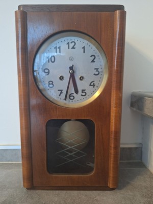 Antike Wanduhr Metron mit Schlüssel 