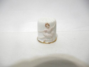 THIMBLE VINTAGE BISQUE ROMAN '80 CLASIC OF THE ARTS "PRINCESS AURORA" SLEEPING
