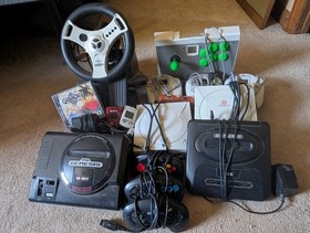 SEGA Dreamcast Console Bundle  Controllers  Memory Cords - Tested WORKING