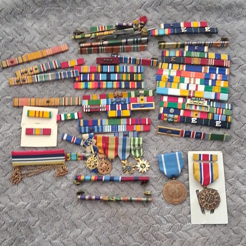 US Military WWII Original Medals, Pins & Ribbon Bars Collection - Militaria