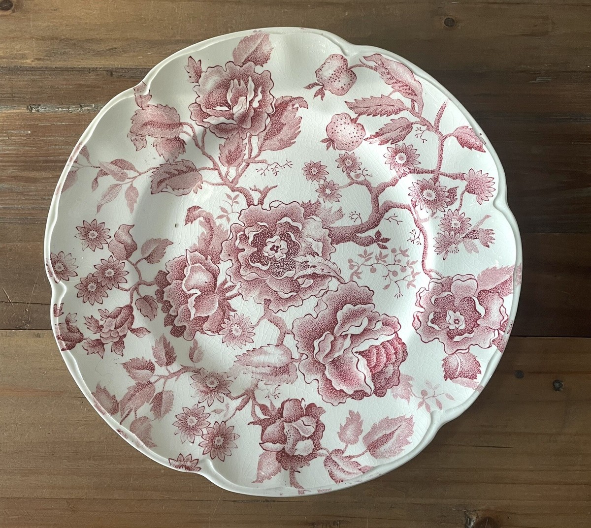Dinner Plate English Chippendale Johnson Bros 103232 Red White 10” Vintage