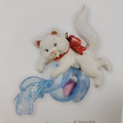 Hallmark Ornament MISCHIEVOUS KITTENS 2012 14th 14 in Series New white cat fish