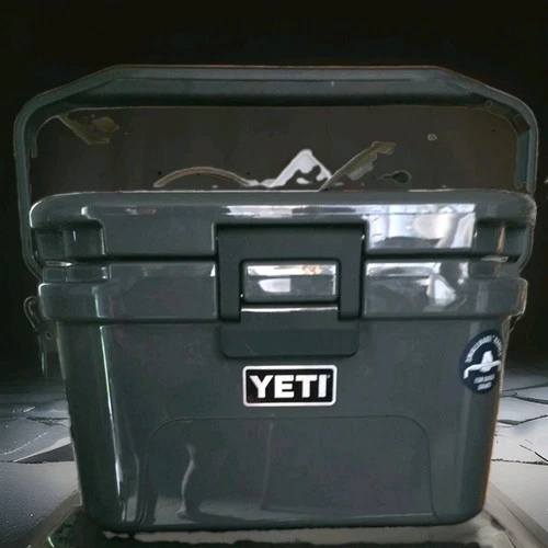 YETI Roadie 8 Hard Cooler - Charcoal