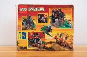 LEGO Castle 6076 Dragon Knights Dark Dragon's Den Great + Box and plastic Tray