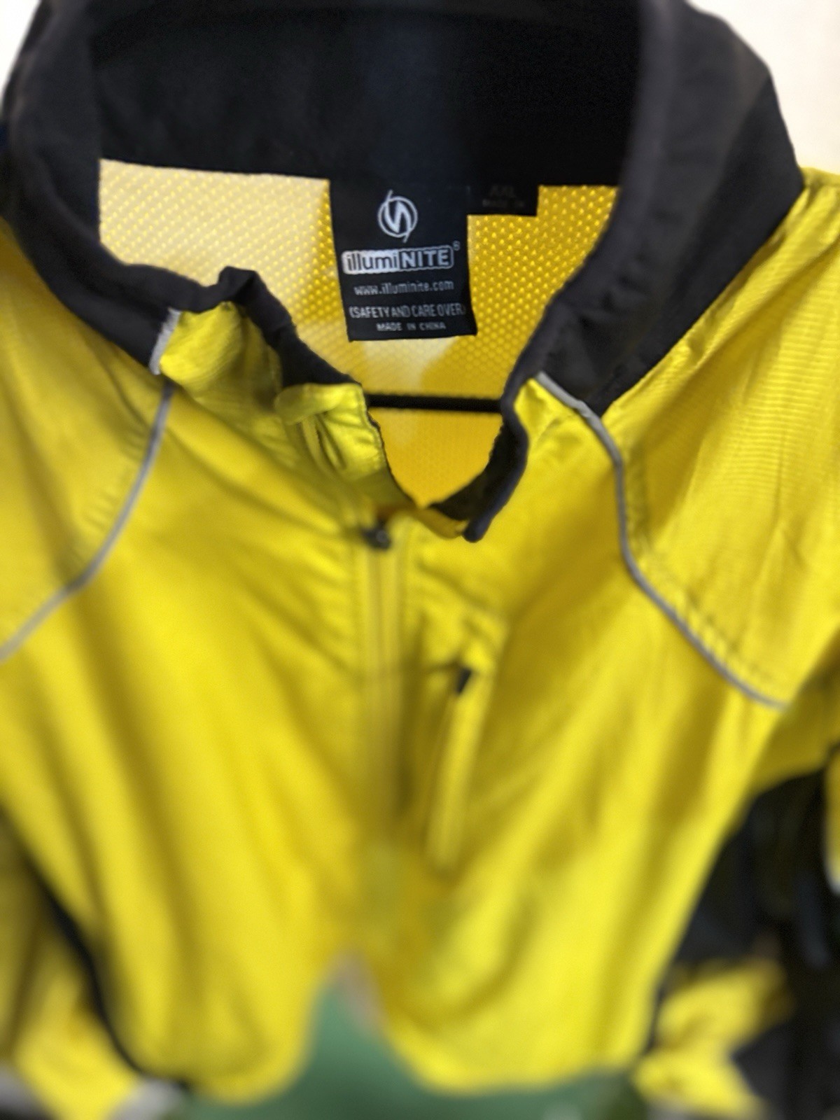 illumiNITE reflective jacket Size Medium - image 2