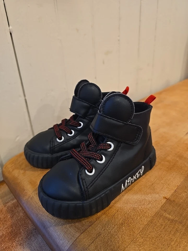 Zapato H&M Bebé/Niño Pequeño Talla 6 Mickey Mouse Disney  Foto 4 de 4