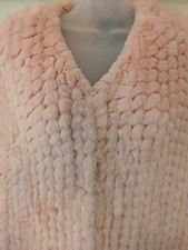 Cappotto di lusso in pelliccia sintetica Dennis Basso nuovo con etichette rosa gancio avvolgente/occhiello OSFM