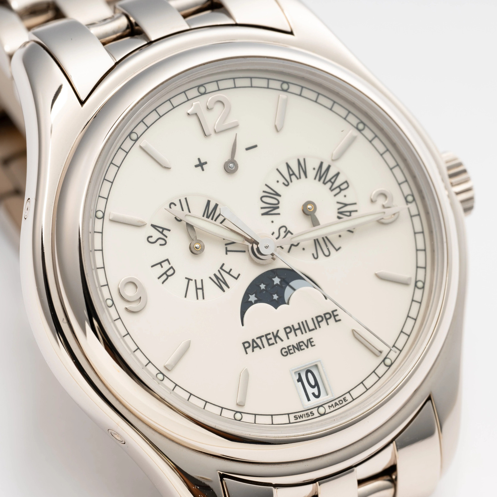 Patek Philippe Annual Calendar 5146/1G Mens Watch image 9