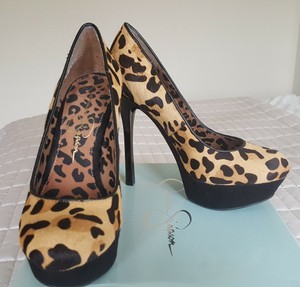 jessica simpson leopard print pumps