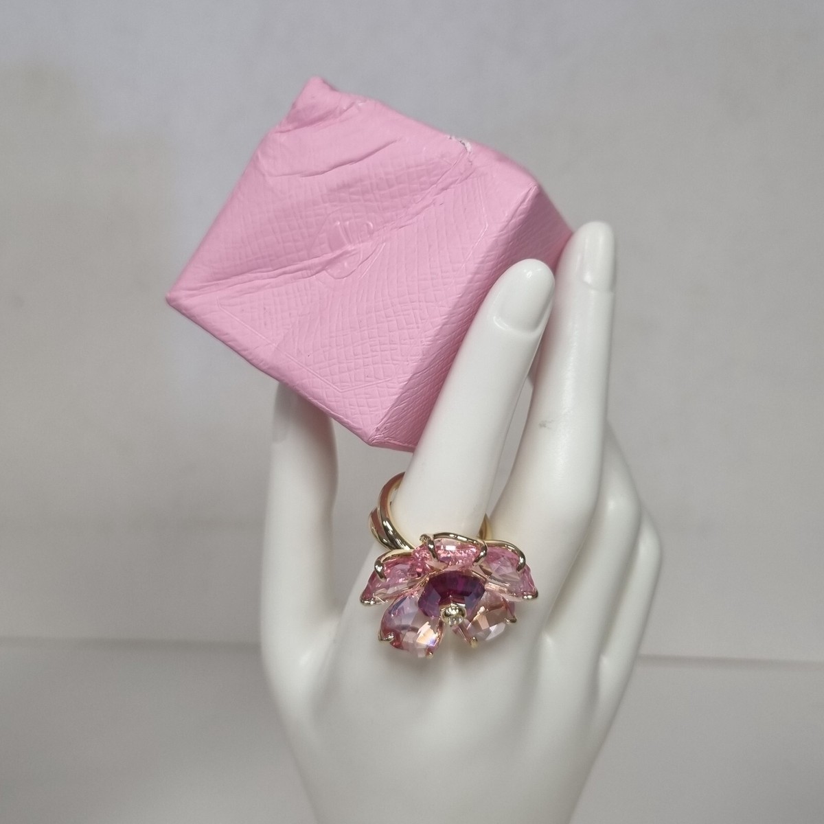Swarovski Idyllia Cocktail Ring Flower, Pink, Gold-Tone