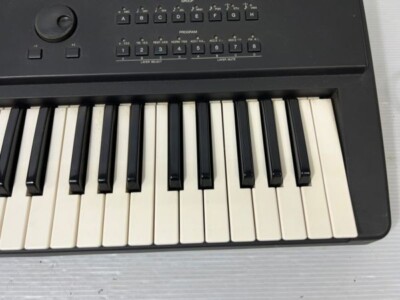 Yamaha SY85 Digital Synthesizer Keyboard 61-Keys Black keyboard