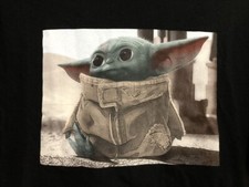 Men  s M Baby Yoda The Child Grogu Star Wars Mandalorian TV Show T-Shirt NEW NWT