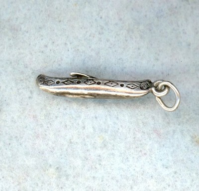 VINTAGE ~ INDIAN CANOE WITH PADDLE ~ STERLING SILVER CHARM